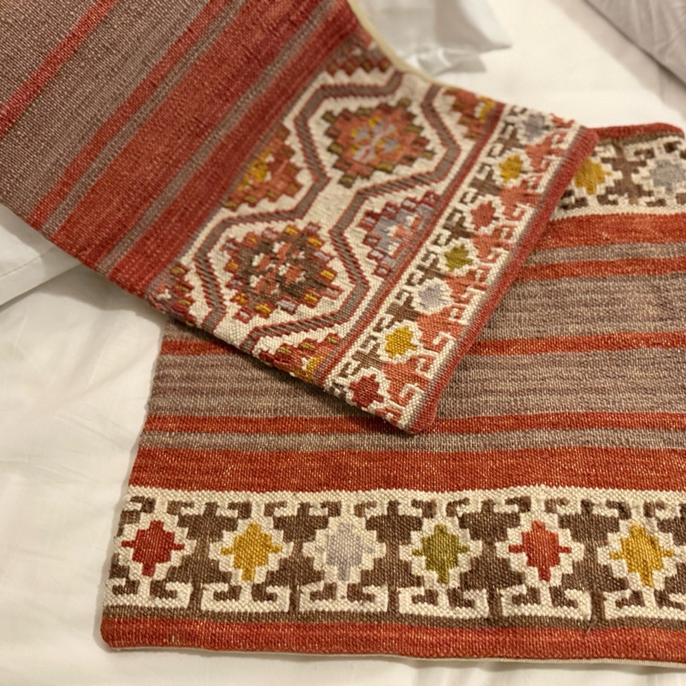 Pottery Barn Vintage Mahal Wool Lumbar Kilim Pillow Cover, 12 X 24, 2009 - Picture 3 of 6